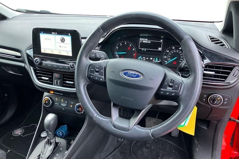 Used Ford Fiesta Zetec 101 HP (74 kW) 2018 Red Hatchback