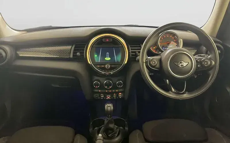 Używany Mini Cooper S Hatch 192 KM (141 kW) 2018 Srebrny Hatchback