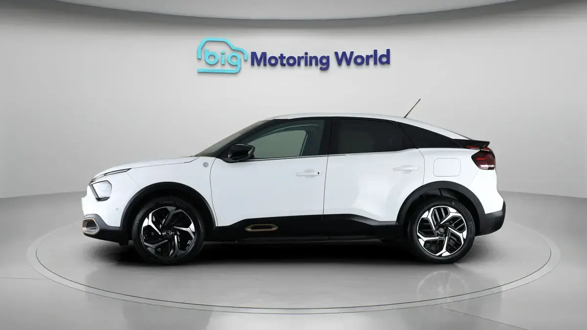 Used Citroën C4 PureTech 130 HP (95 kW) 2022 White Hatchback