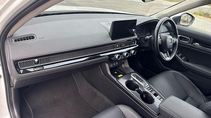 Used Honda Civic Advance 143 HP (105 kW) 2023 White Hatchback