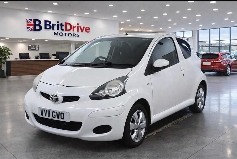 Used Toyota Aygo 2011 White Hatchback