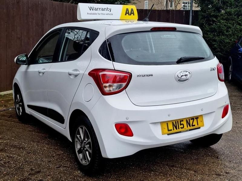 Used Hyundai i10 Premium 66 HP (48 kW) 2015 White Hatchback