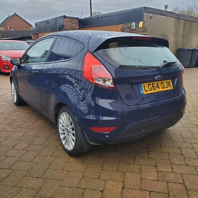 Used Ford Fiesta 95 HP (69 kW) 2015 Blue Van