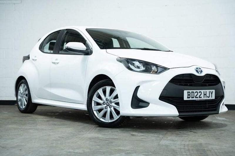 White Used 2022 Toyota Yaris Hatchback | £14,895 (Good price) - Image 1/4