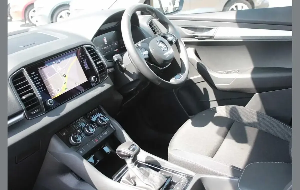 Used Skoda Karoq SE Drive 147 HP (108 kW) 2024 Brilliant silver metallic SUV