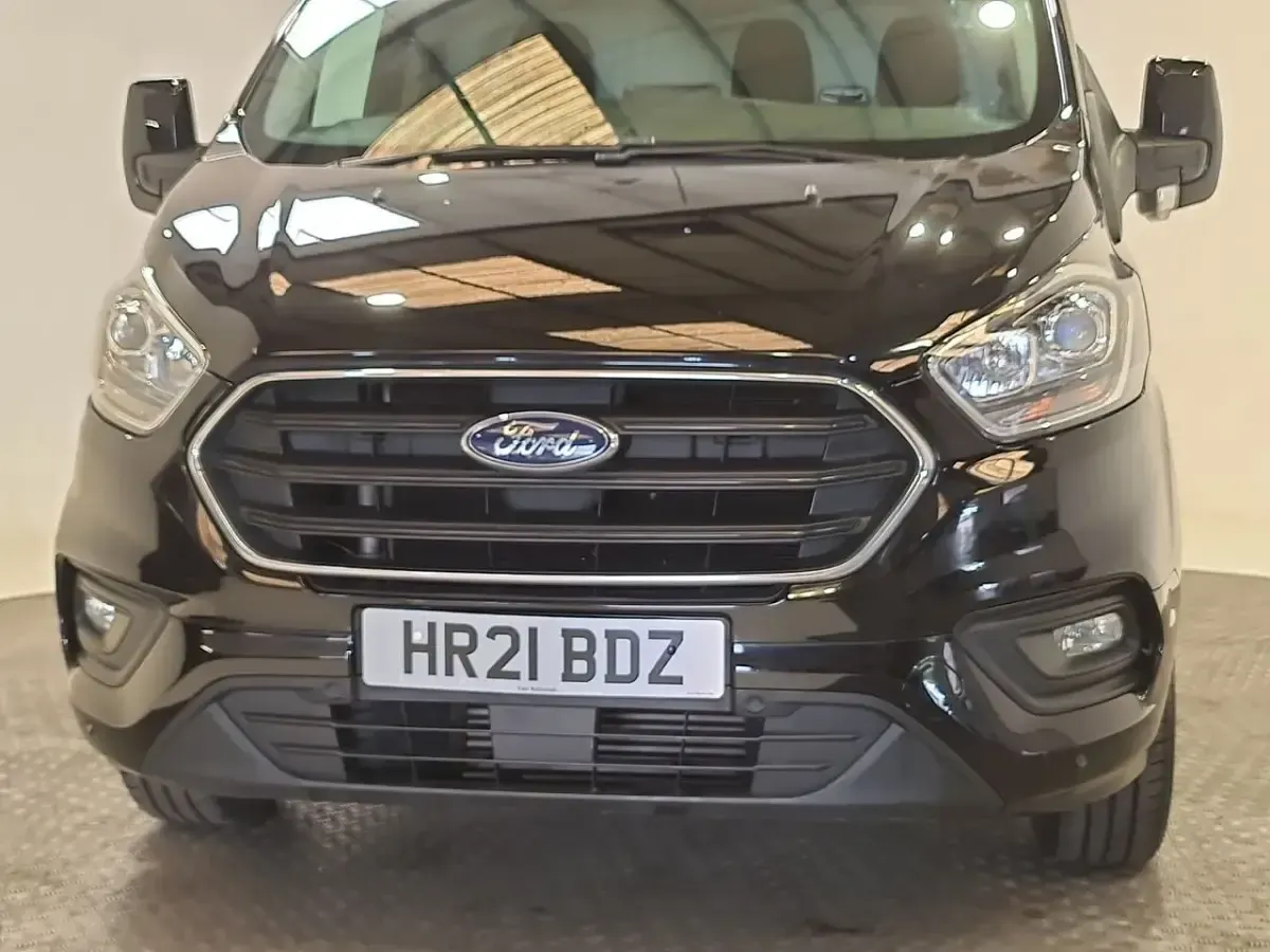 Used Ford Transit Custom Limited 130 HP (95 kW) 2021 Black Van