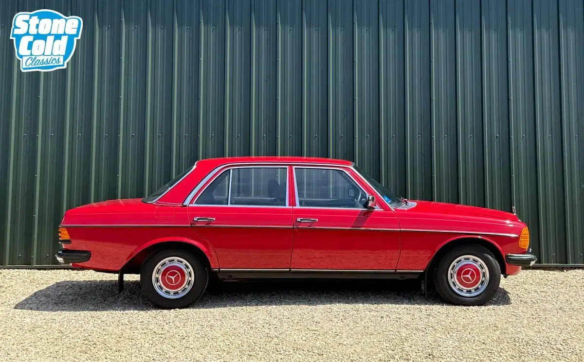 Used Mercedes 200 1981 Red Sedan