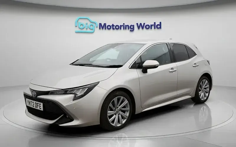 Usado Toyota Corolla Design 122 HP (89 kW) 2022 Prateado Citadino