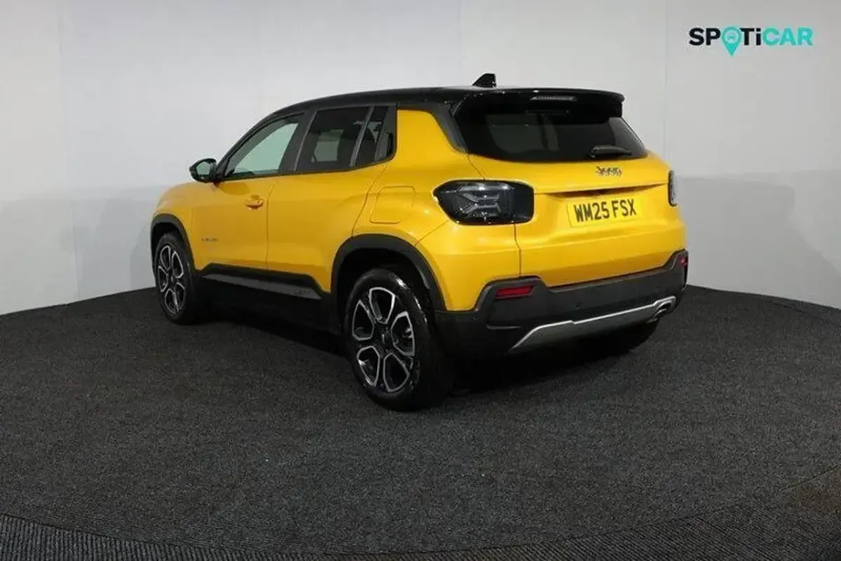 Begagnad Jeep Avenger Summit 101 HK (74 kW) 2025 Gul SUV
