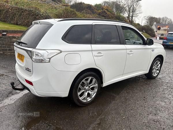 Used Mitsubishi Outlander P-HEV 2015 White Estate