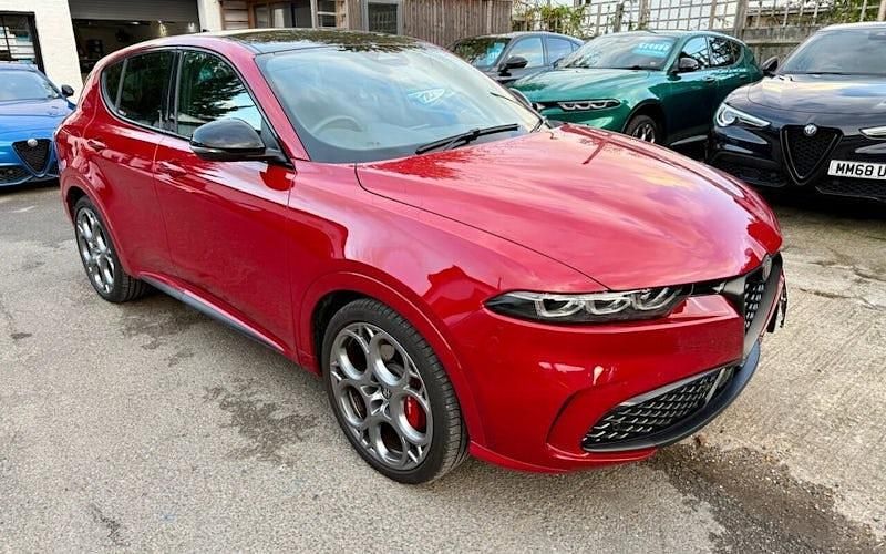 Red/black Used 2024 Alfa Romeo Tonale SUV | £27,500 (Fair price) - Image 1/4
