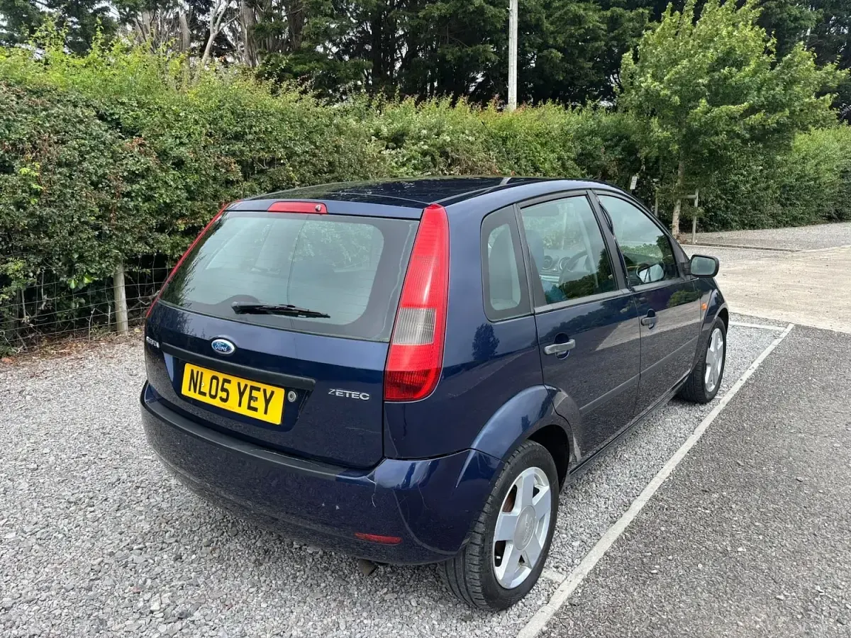 Used Ford Fiesta Zetec 79 HP (58 kW) 2005 Blue Hatchback