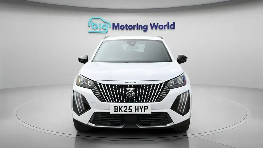 Używany Peugeot 2008 Allure 130 KM (95 kW) 2025 Biały SUV