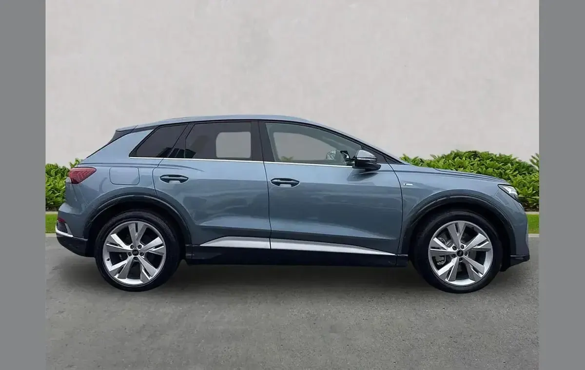 Nouă Audi Q4 e-tron S-Line 206 kW (281 CP) 2025 Other SUV