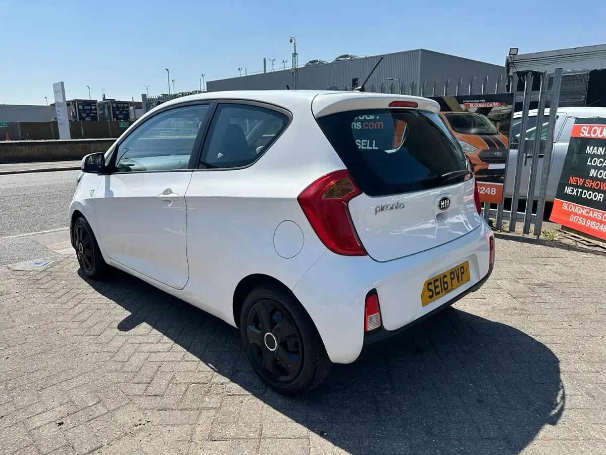 Used Kia Picanto 66 HP (48 kW) 2016 White Hatchback