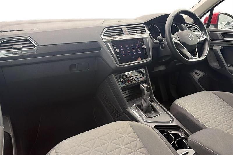 Usado VW Tiguan Life 150 HP (110 kW) 2021 Vermelho SUV