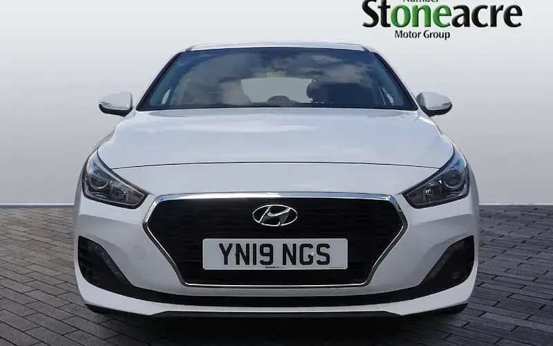 Used Hyundai i30 SE 120 HP (88 kW) 2019 White Hatchback
