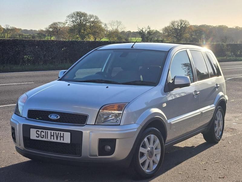 Silver Used 2011 Ford Fusion Titanium Hatchback | £3,295 (Fair price) - Image 1/4