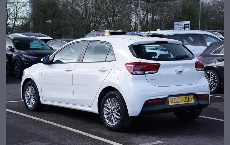 Used Kia Rio 101 HP (74 kW) 2023 White Hatchback