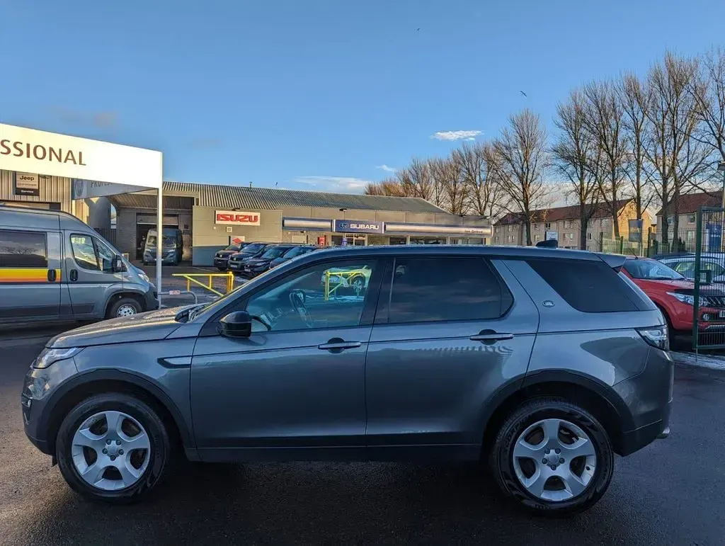 Used Land Rover Discovery 5 Pure 150 HP (110 kW) 2017 Grey SUV