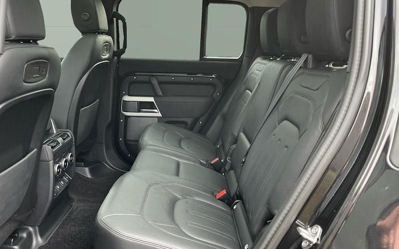 Used Land Rover Defender 249 HP (183 kW) 2023 SUV