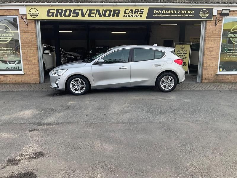 Used Ford Focus Zetec 120 HP (88 kW) 2019 Silver Hatchback