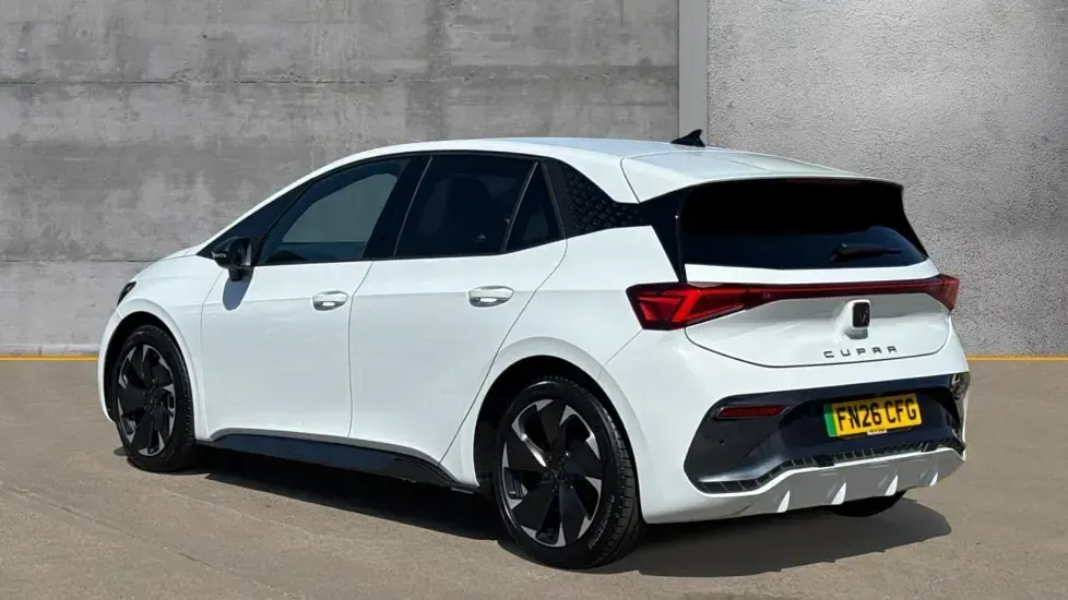 Begagnad Cupra Born e-Boost 169 kW (231 HK) 2026 Vit Halvkombi
