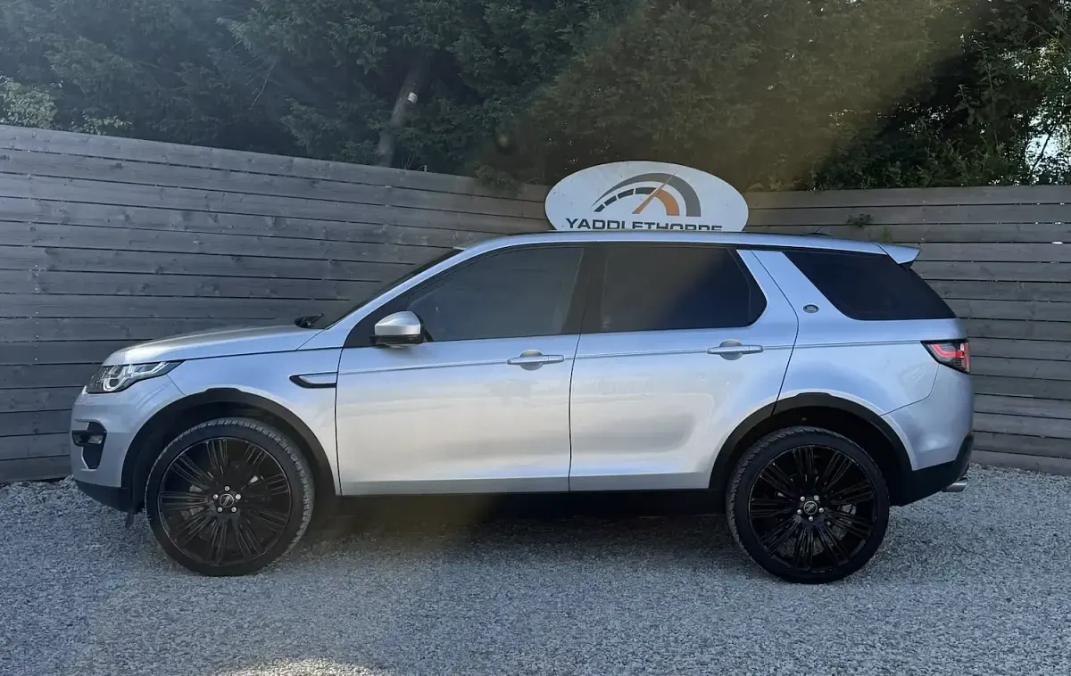 Used Land Rover Discovery Sport HSE 180 HP (132 kW) 2015 Silver SUV