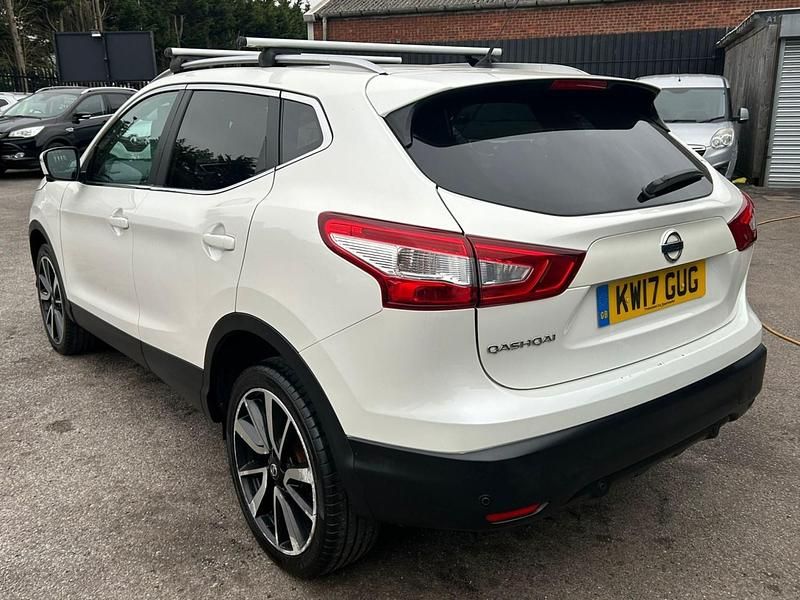 Used Nissan Qashqai Tekna 130 HP (95 kW) 2017 White SUV