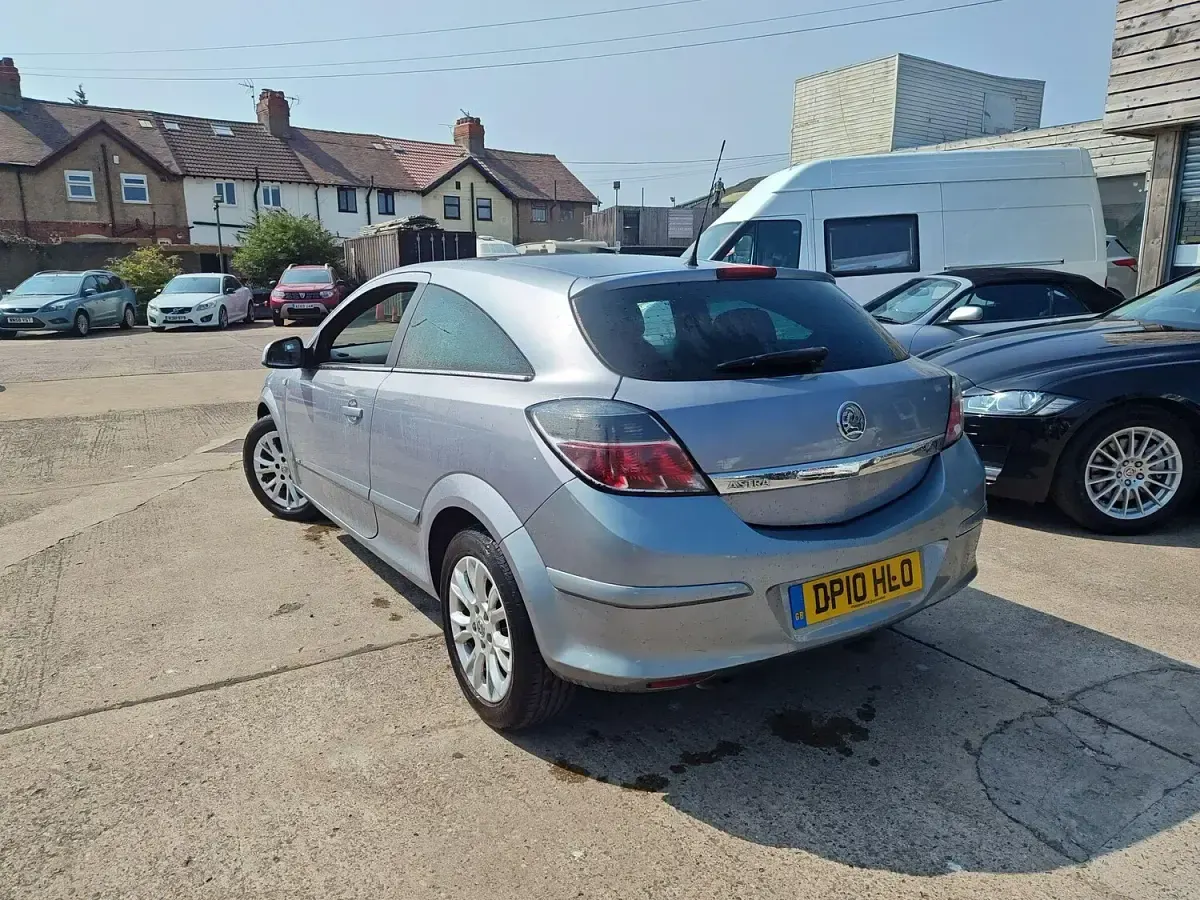 Used Vauxhall Astra SRi 140 HP (102 kW) 2010 Silver Hatchback