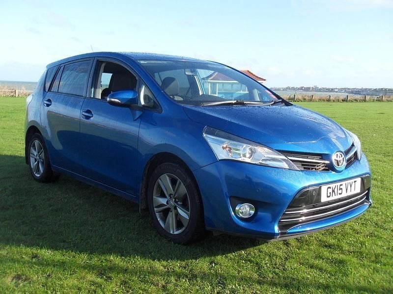 Used Toyota Verso Trend 147 HP (108 kW) 2015 Blue MPV