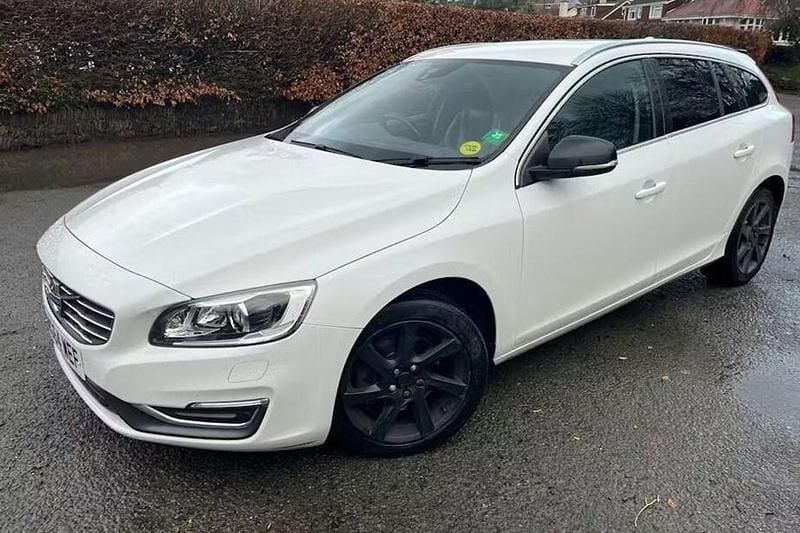 Used Volvo V60 SE Lux 115 HP (84 kW) 2015 White Estate