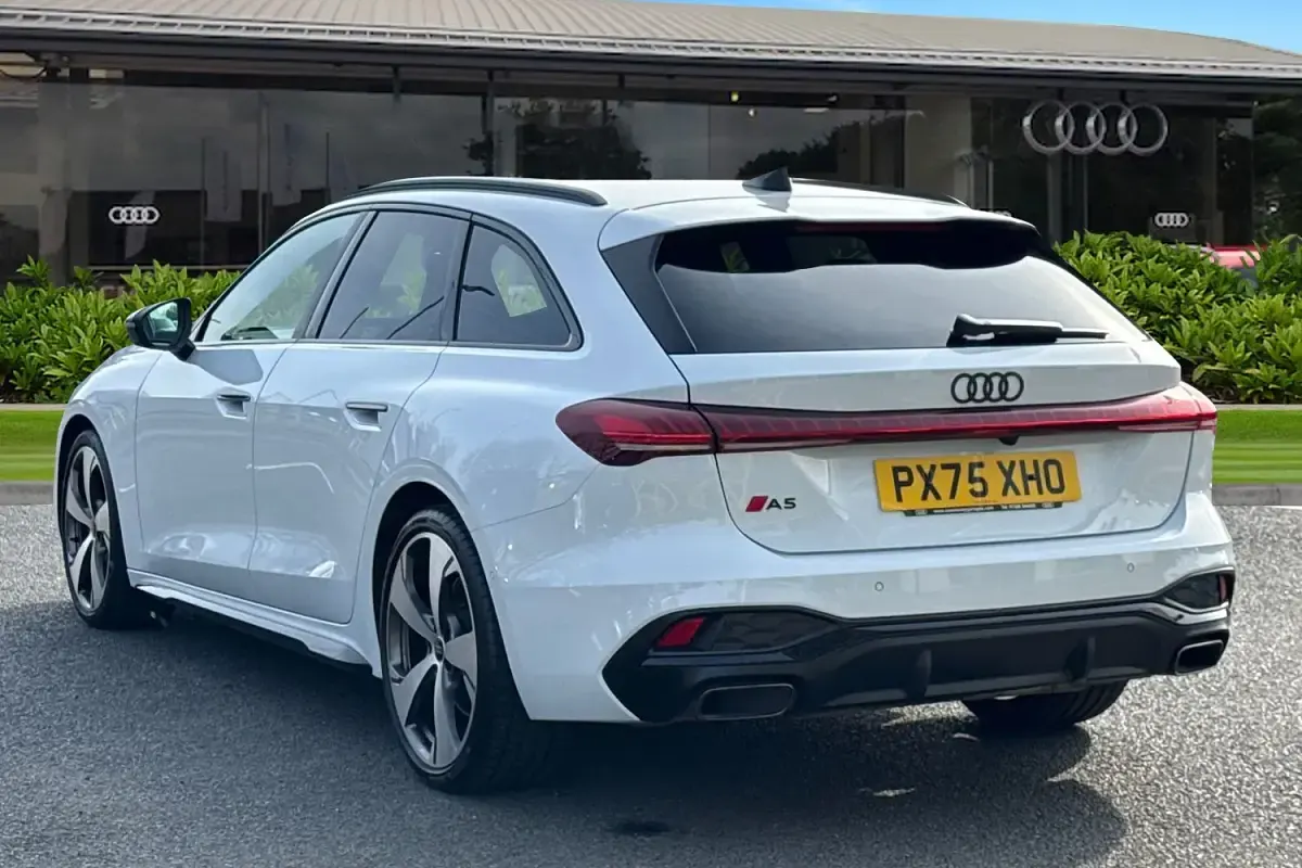 Usado Audi A5 Design 150 HP (110 kW) 2025 Branco Carrinha