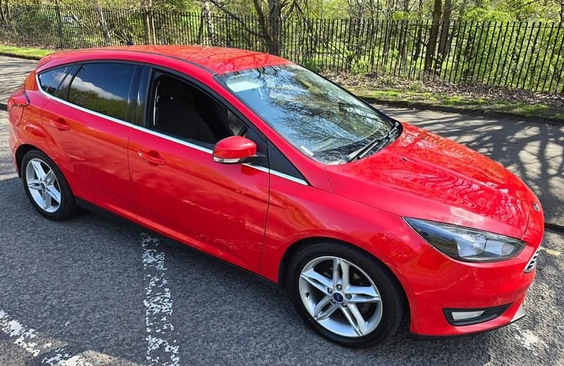 Usado Ford Focus Zetec 2015 Vermelho Citadino