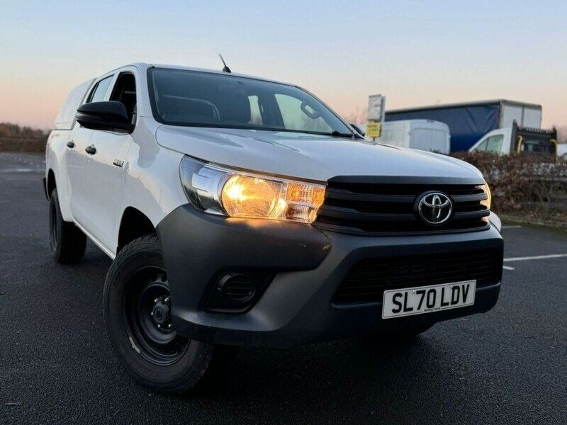 White Used 2020 Toyota HiLux Active Pickup | £20,999 (Expensive) - Image 1/4