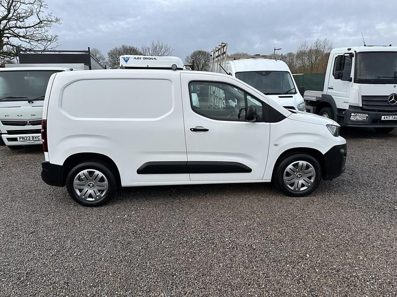 Used Peugeot Partner 131 HP (96 kW) 2020 White MPV