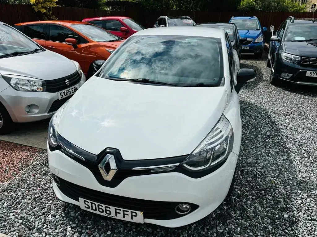 Used Renault Clio IV Dynamique 2016 White Hatchback