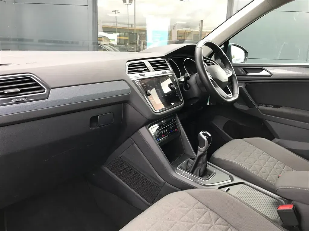 Used VW Tiguan Life 130 HP (95 kW) 2023 Blue SUV