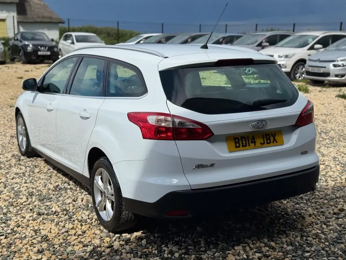 Used Ford Focus Zetec 2014 White Estate