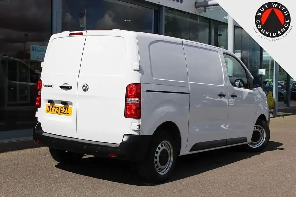 Used Vauxhall Vivaro 145 HP (106 kW) 2023 White MPV