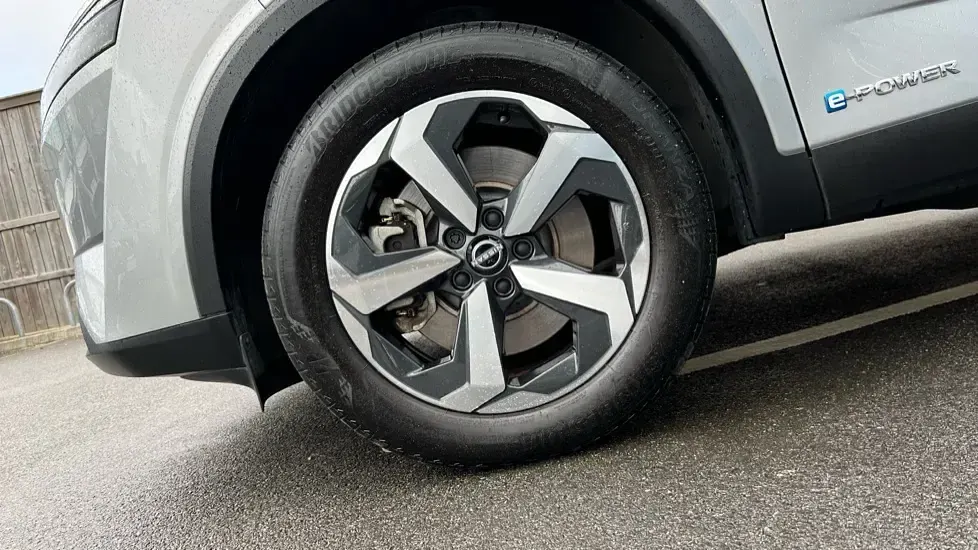 Used Nissan Qashqai N-Connecta 190 HP (139 kW) 2022 Silver SUV