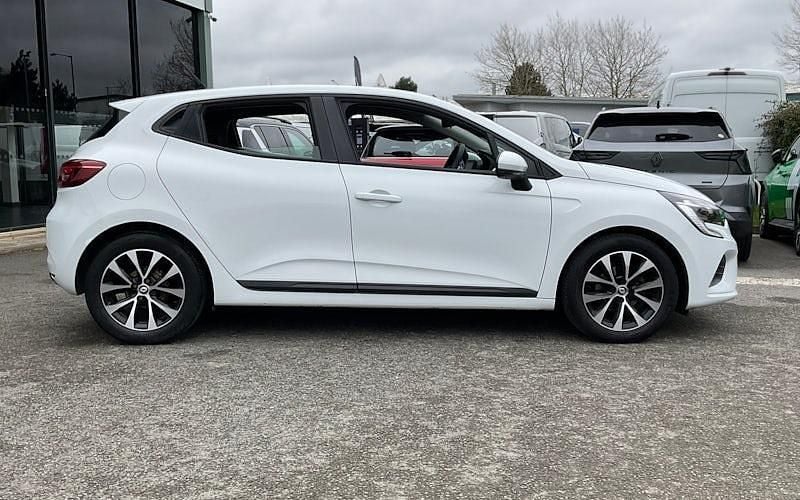 Used Renault Clio V Iconic 90 HP (66 kW) 2022 Hatchback