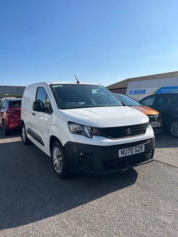 White Used 2020 Peugeot Partner MPV | £8,995 (Good price) - Image 1/3