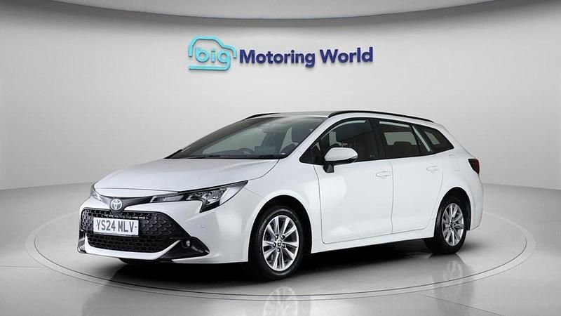 Used Toyota Corolla 140 HP (102 kW) 2024 White Estate