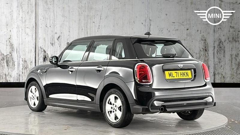 Używany Mini ONE Classic 101 KM (74 kW) 2021 Czarny Hatchback