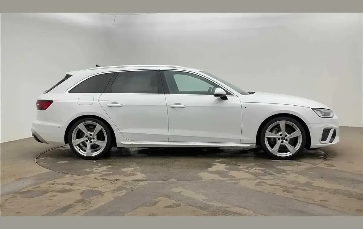 Usado Audi A4 S-Line 200 HP (147 kW) 2024 Branco Carrinha