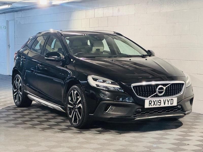 Black Used 2019 Volvo V40 CC Estate | £6,489 (Fair price) - Image 1/4