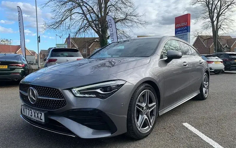 Used Mercedes CLA200 Executive 163 HP (119 kW) 2025 Estate