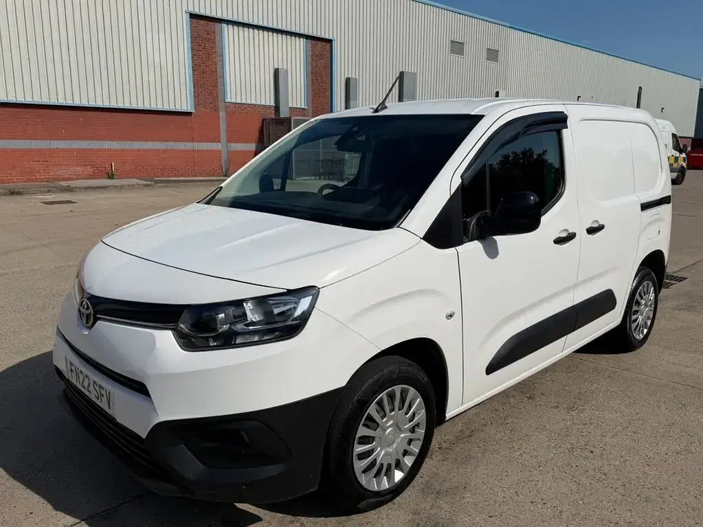 Used Toyota Proace 120 HP (88 kW) 2022 White MPV