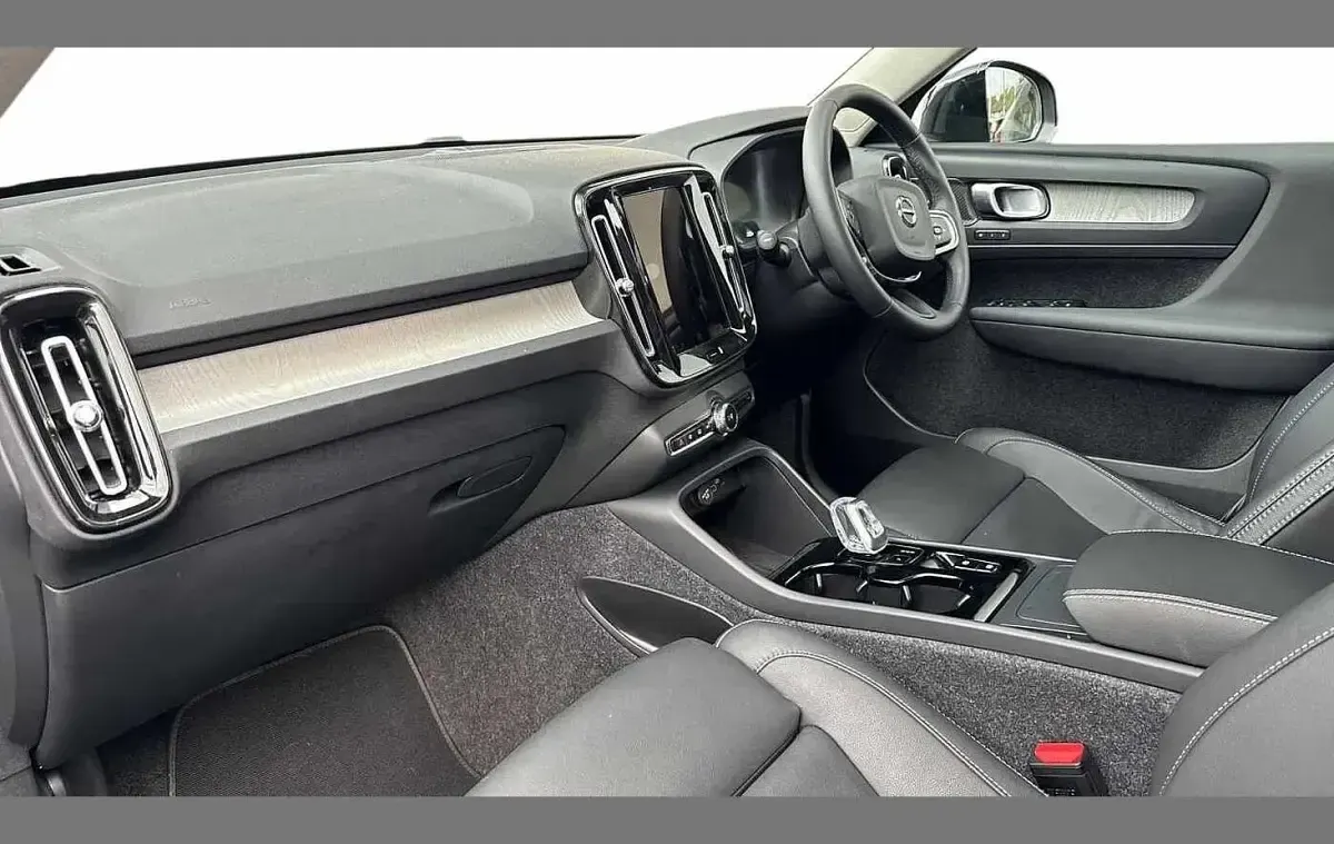 Used Volvo XC40 Ultra 161 HP (118 kW) 2025 Grey SUV